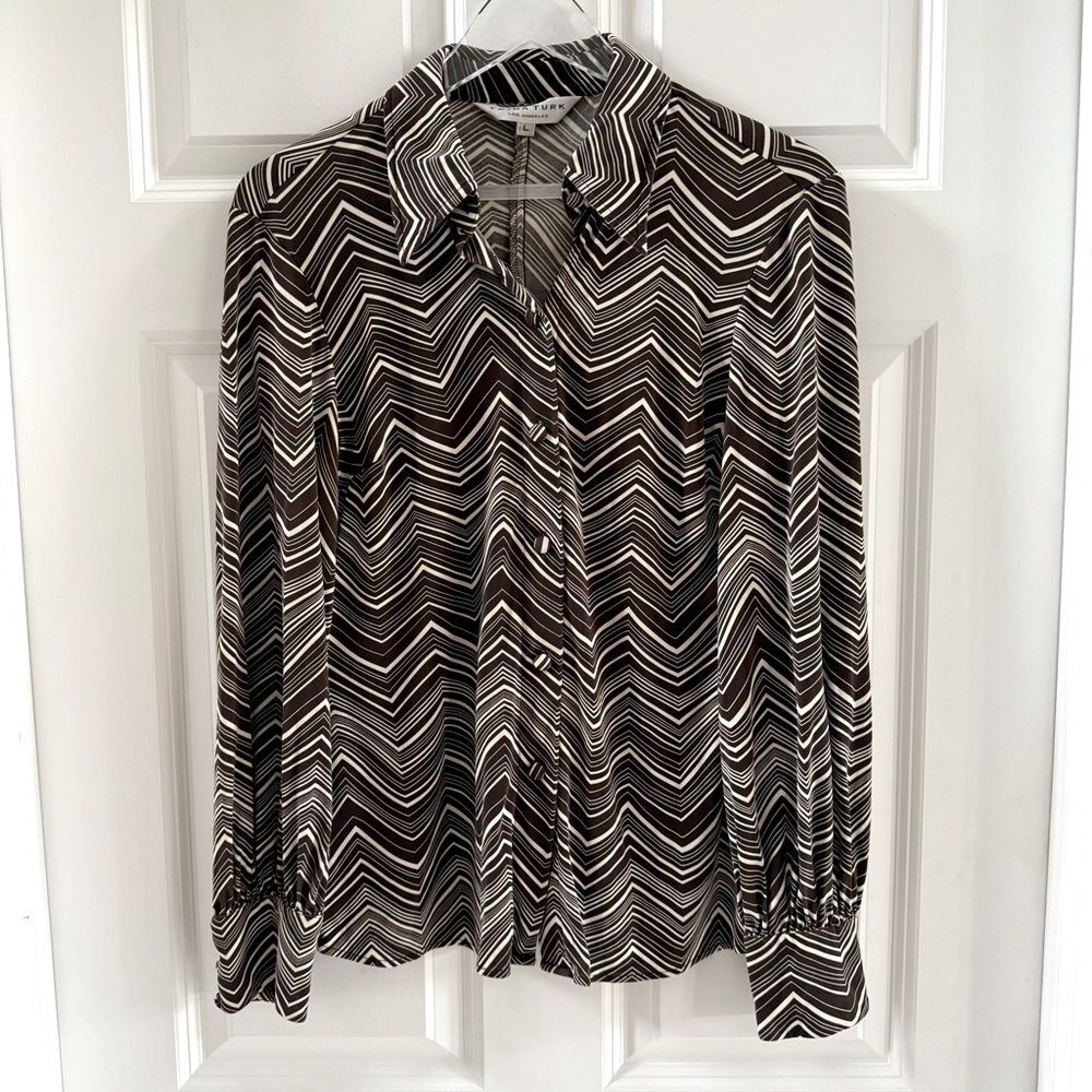 Trina Turk Chevron Print Silk Button Down Shirt size Large Retro Vintage